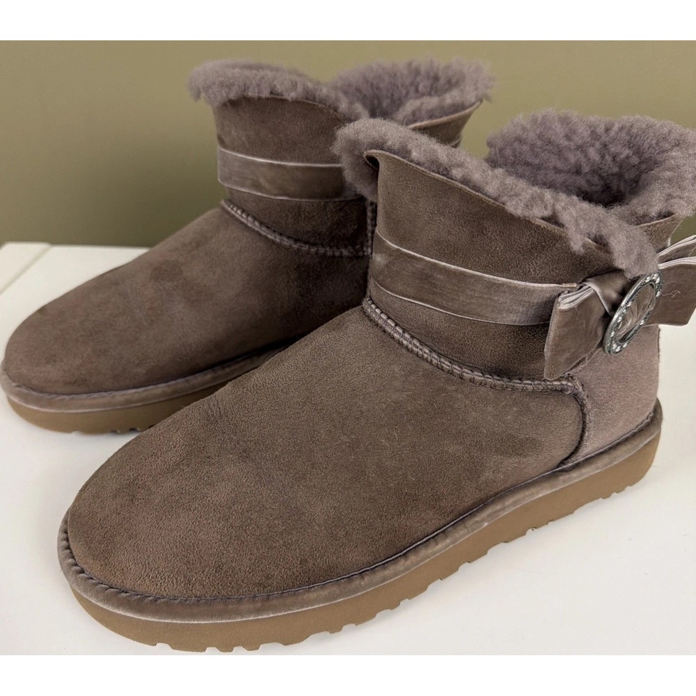 UGG Karlie Brooch Suede Sheepskin Boots Womens 10 Brown Beige Rhinestone Bow